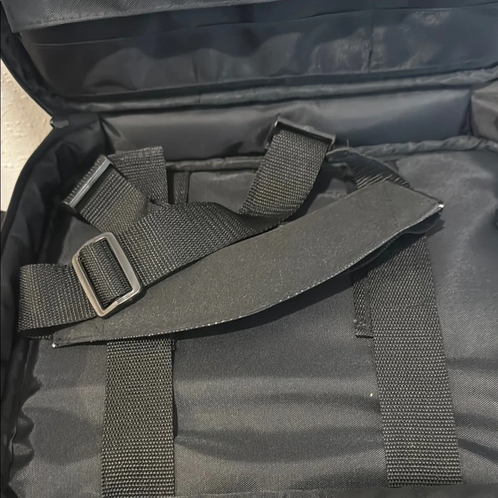 Black Leather Laptop Bag with Sturdy Handle and Flap Closure - Picture 10 of 12